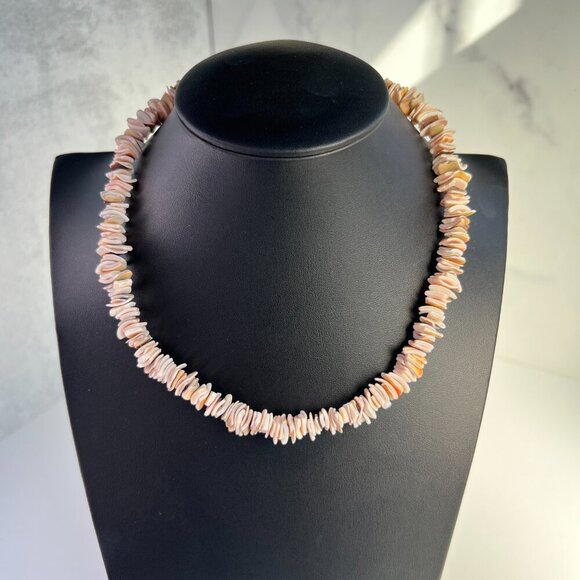 Vintage Puka Shell Chip Orange and White Necklace - Picture 3 of 7